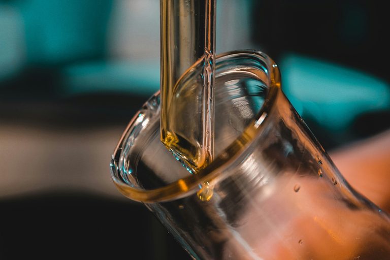 How to Choose Commercial Scent Diffuser Oil for Hotels, Retail Stores, and Large Spaces